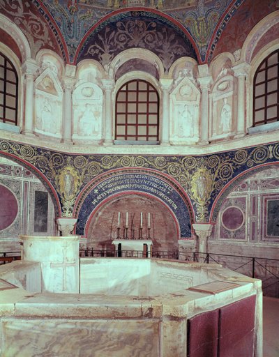 バプテスマフォントの後陣 作： Byzantine